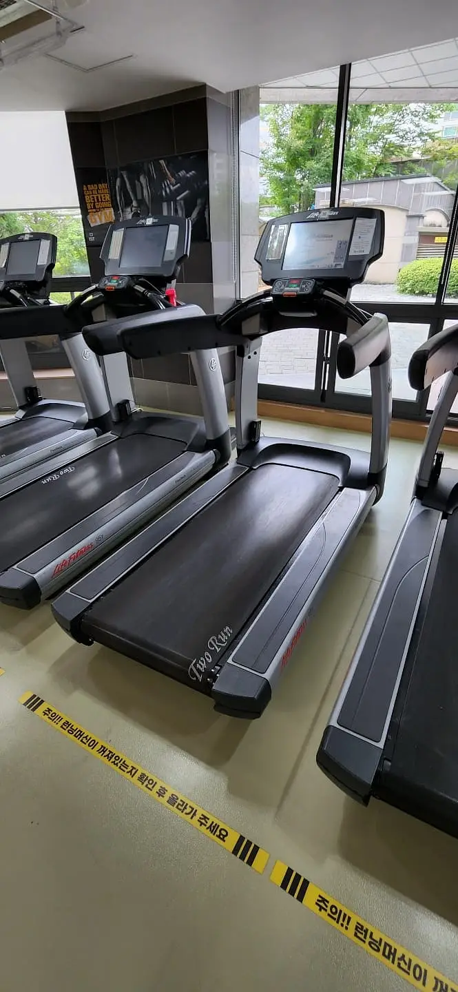 Running Machines/Ellipticals/Treadmills/Home Gym/Exercise Bikes/Plates

                                                            alt=