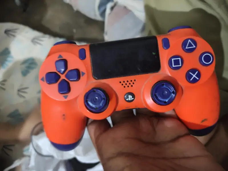 playstation or razer controller

                                                            alt=