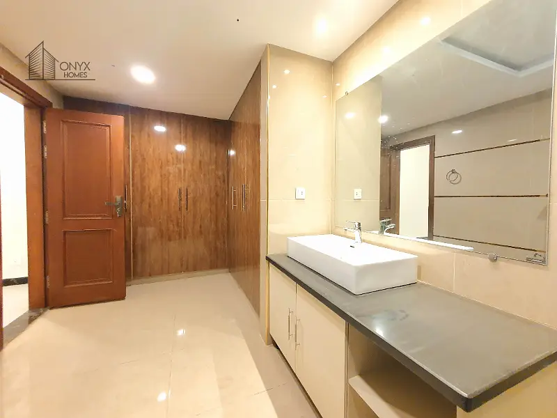 1 Kanal Double Unit 6 Bed House At Very Reasonable Price

                                                            alt=
