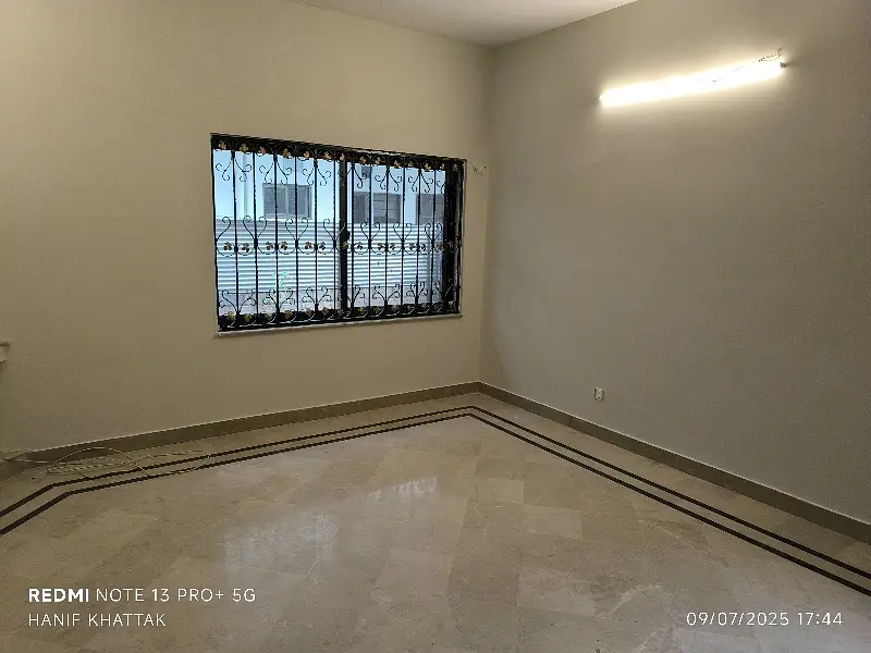 6 Beds 600 Yards Full House Available For Rent In F10

                                                            alt=