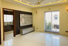 house for sale 10 marla

                                                            alt=