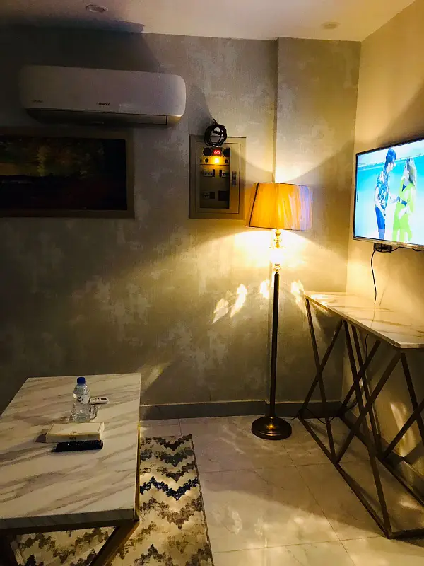 Budget-Friendly Luxury: 1-Bedroom For Rent On Per Day Bahria Town Lahore

                                                            alt=