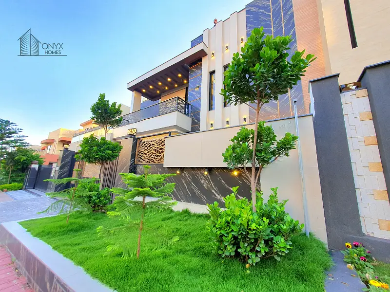 Designer 10 Marla House With Spacious Street View

                                                            alt=