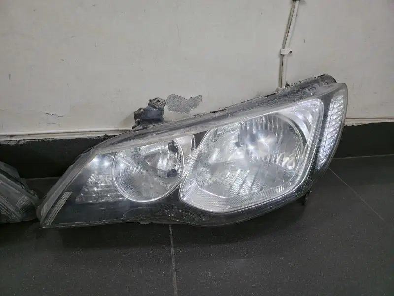 Honda Civic Reborn 2006-2012 Headlights with HID Lights Installed

                                                            alt=