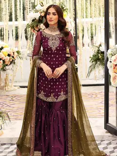 wedding dress

                                                            alt=