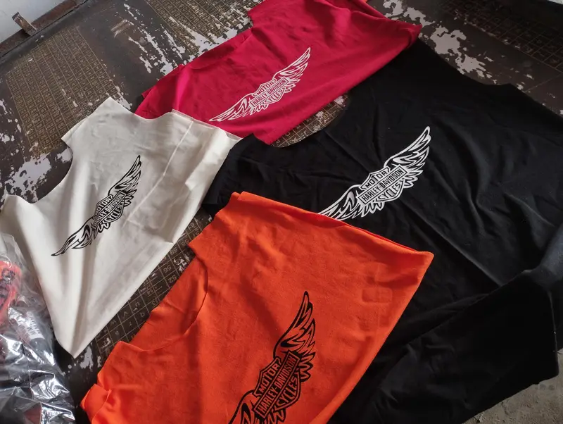 Custom hoodies & Tshirt manufactured wholesale Tshirt and hoodies

                                                            alt=