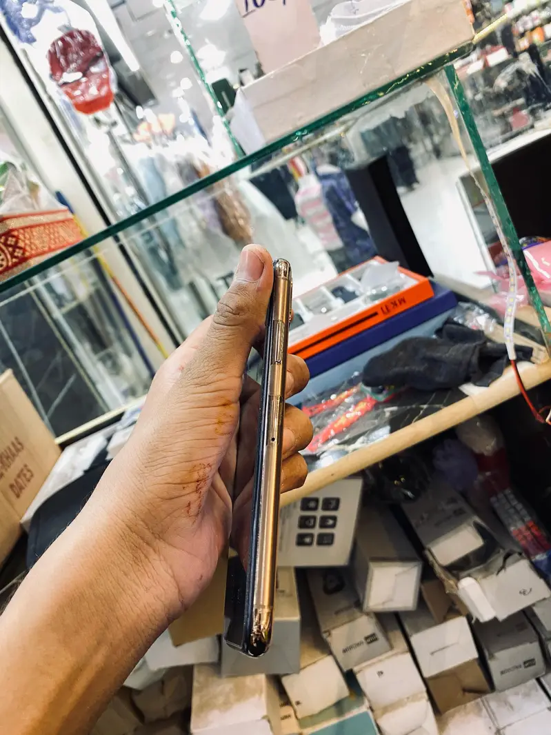 iPhone xs

                                                            alt=