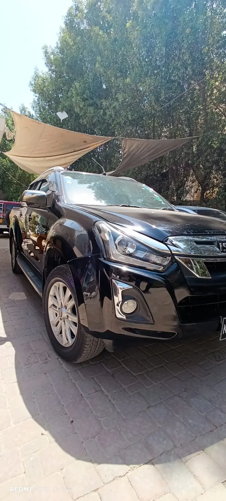 Isuzu D-Max

                                                            alt=