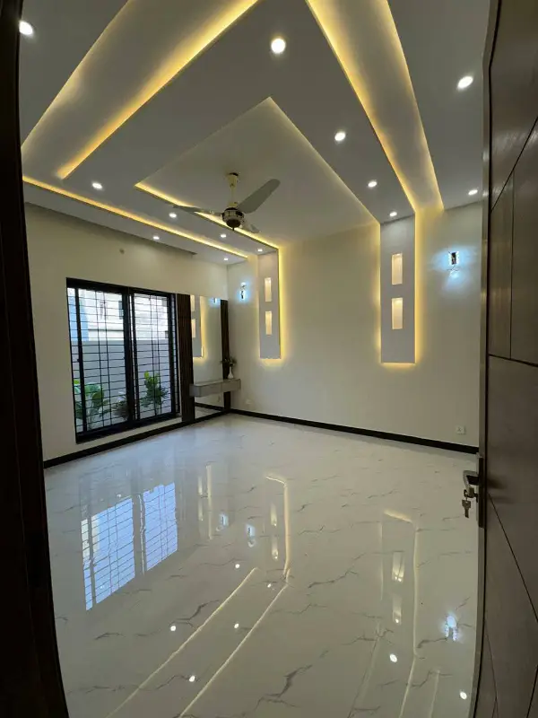 10 Marla Most Beautiful Luxury Modren Design House for Sale in Bismillah Housing Scheme

                                                            alt=