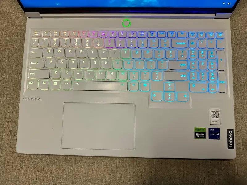 Legion 7i 14th Gen Gaming Laptop 2024 - Glacier White

                                                            alt=