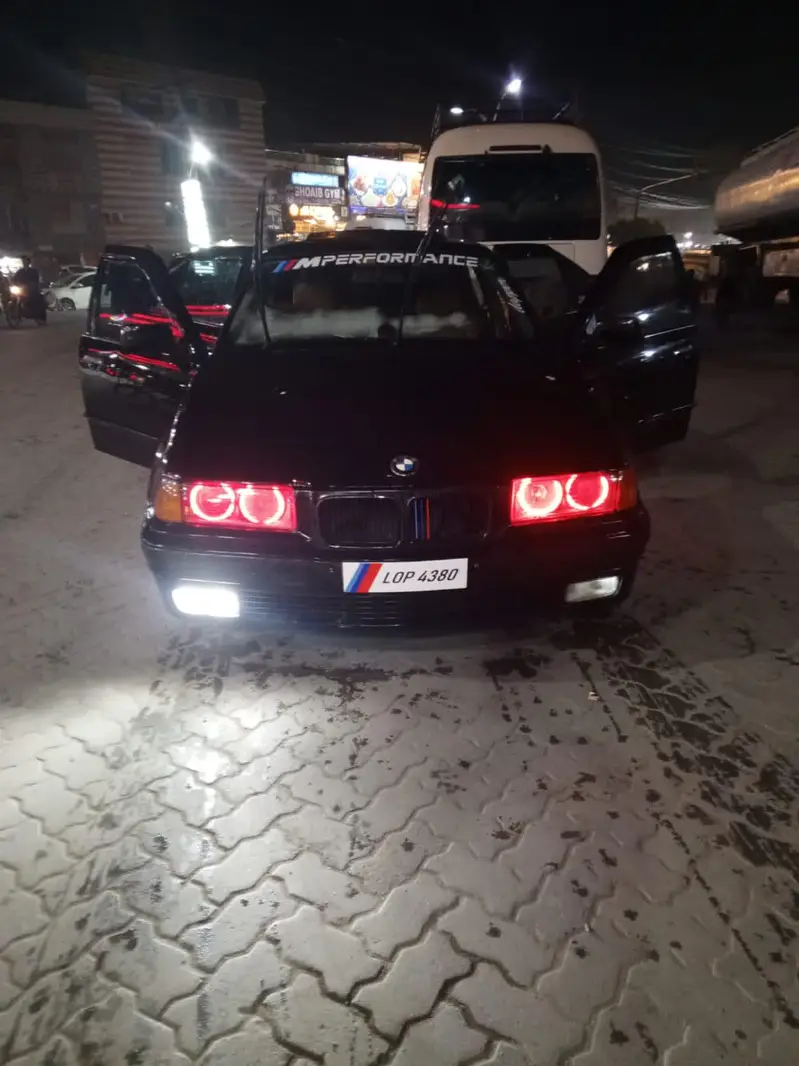 bmw 3 series

                                                            alt=