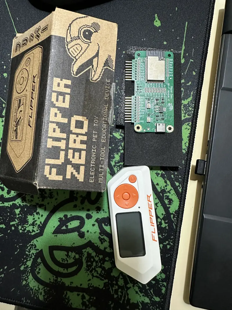 Flipper Zero with Dev Board

                                                            alt=