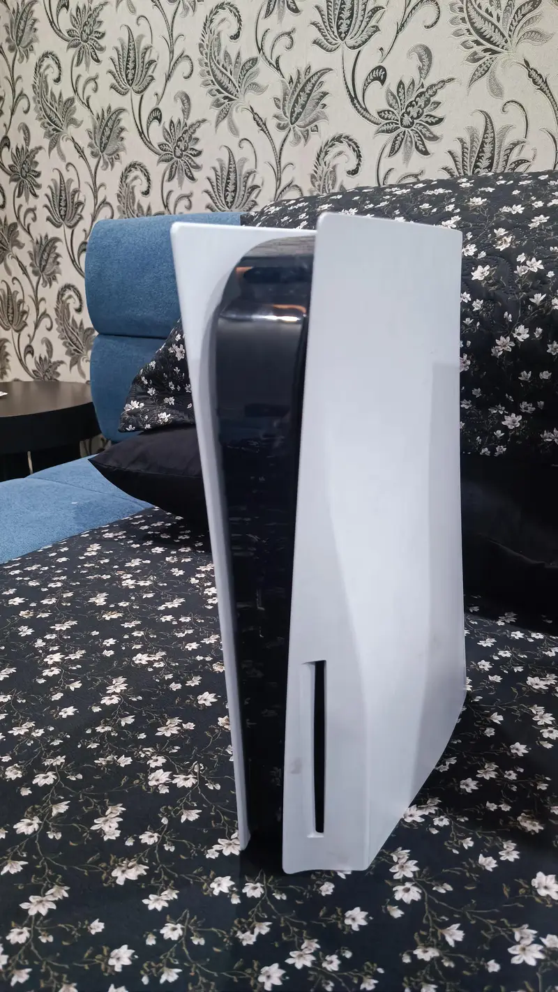 Ps5 Fat and Ps5 Slim with box

                                                            alt=