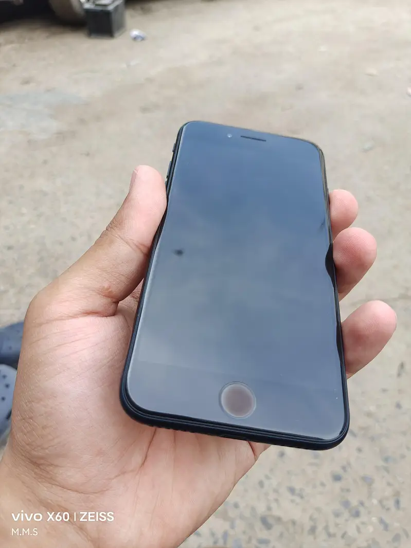 iPhone SE 3 2022

                                                            alt=