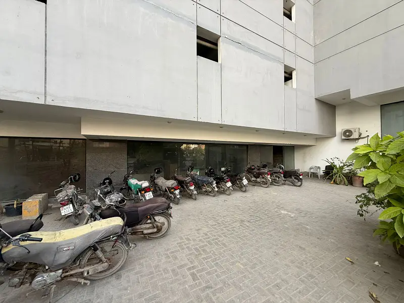 SALAAM TOWER Office Ground (6000 sq ft) for Rent

                                                            alt=