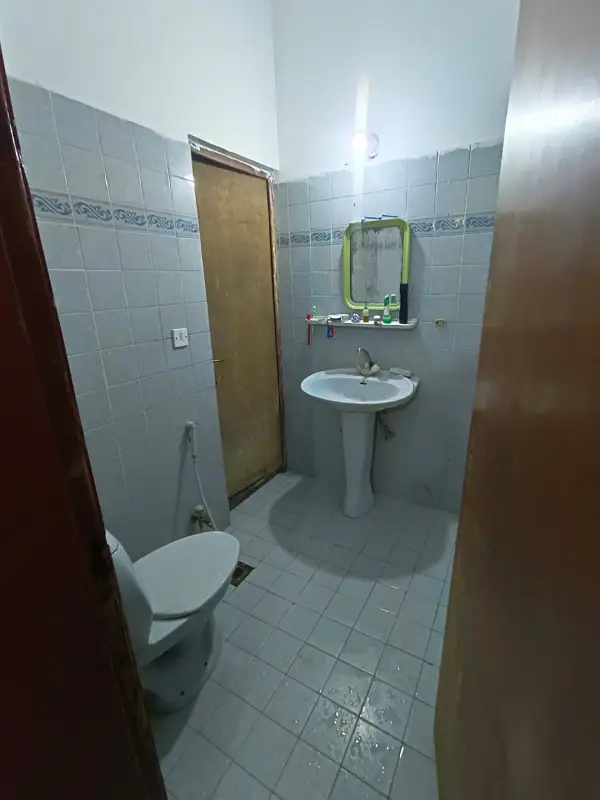 10 Marla Double-Storey House for Sale in Model Town Extension Lahore Facing Park, Corner

                                                            alt=