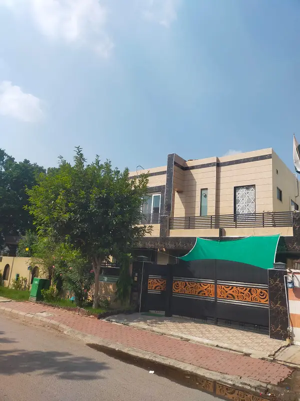 10 Marla luxury House available for Sale in Sector B

                                                            alt=