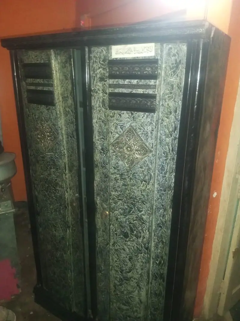 wardrobe for sale

                                                            alt=