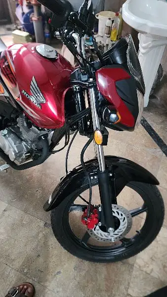 *HONDA  || CG 125  || GOLD SPECIAL EDITION || Model 2025*_

                                                            alt=
