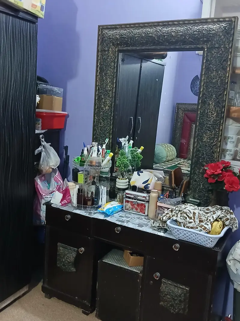 dressing table

                                                            alt=