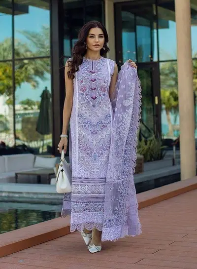 Exquisite three piece suit

                                                            alt=