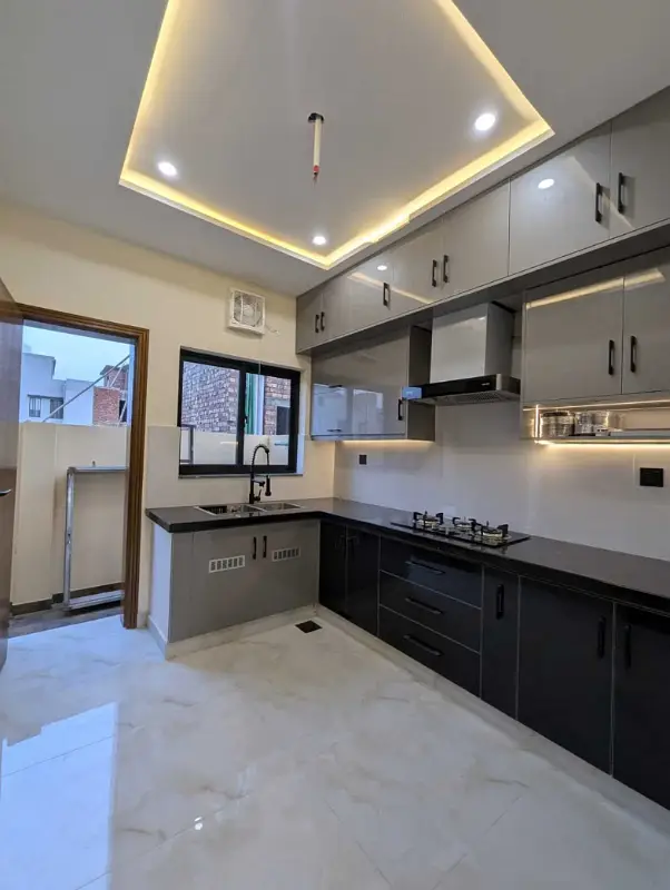 10 Brand New Lavish House for Sale In Lake City Raiwind Road Lahore

                                                            alt=