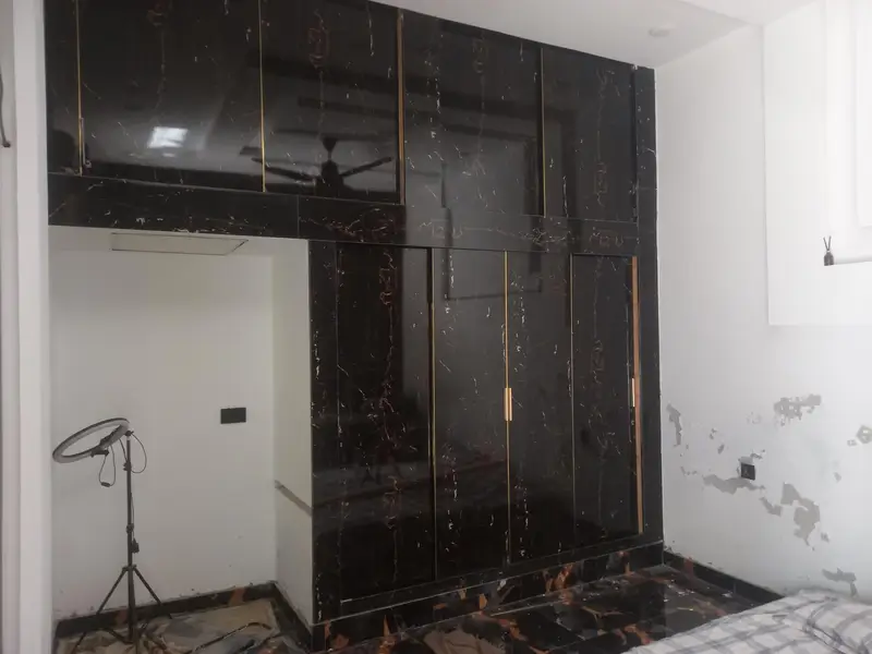 carpenter almari Bani Banai available Hamare Yahan woodworking mein

                                                            alt=