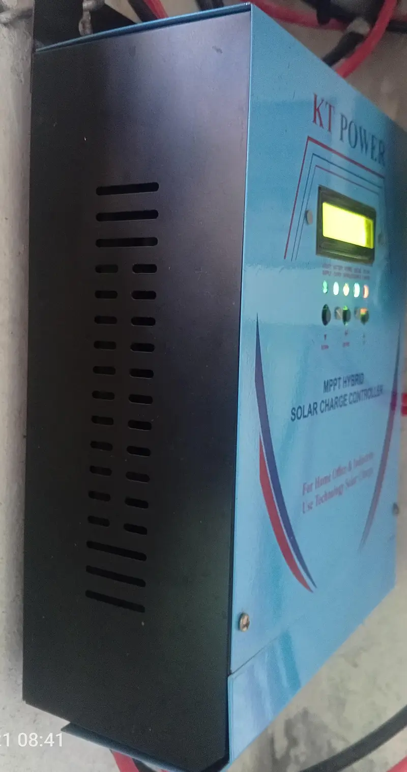 Orgianl MPPT Solar Hybrid Charge Controler 100AH

                                                            alt=