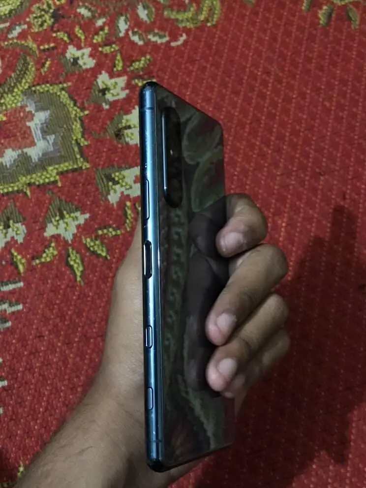 Sony Xperia 5 mark 3

                                                            alt=
