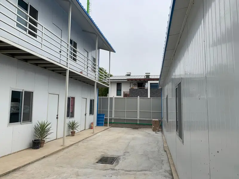 prefab triple story building workstations container office container

                                                            alt=