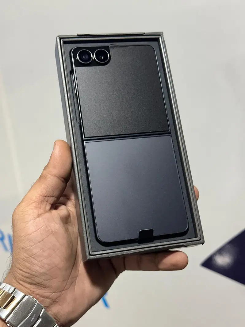 Samsung Galaxy Zflip 7 Box Packed 512gb Storage.

                                                            alt=