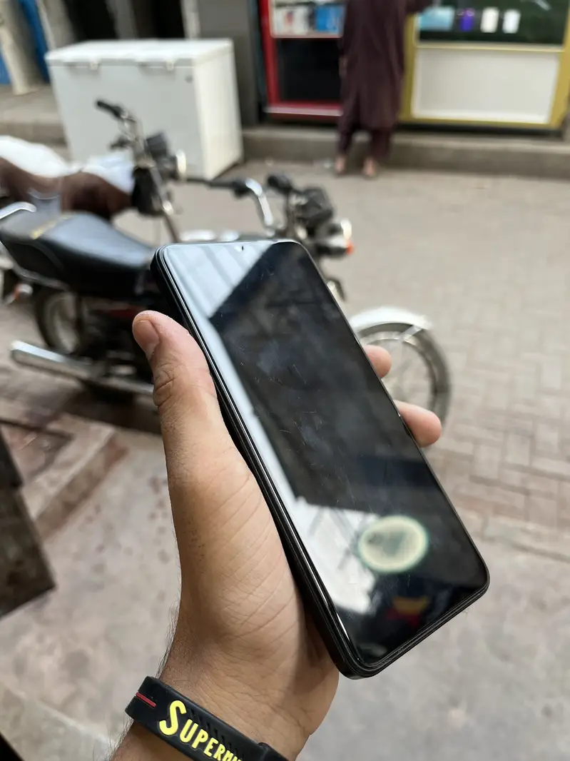 Redmi 13C WITH BOX 6/128

                                                            alt=