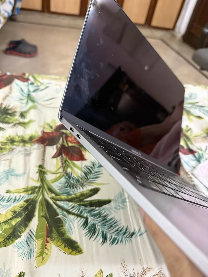 Macbook Pro M1 8/256gb

                                                            alt=