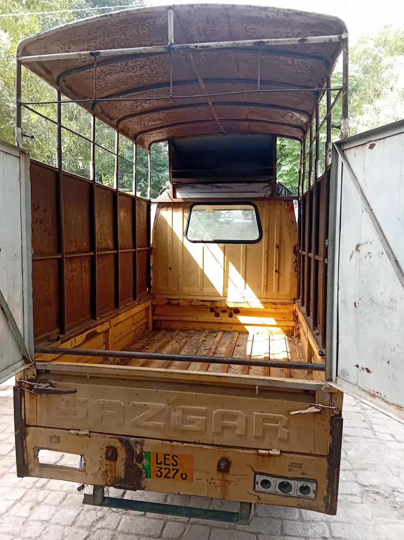 Sazgar Loader Rickshaw 2017

                                                            alt=