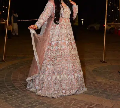 Shakeels by zeshaan danish design bridal dress
                                                            alt=