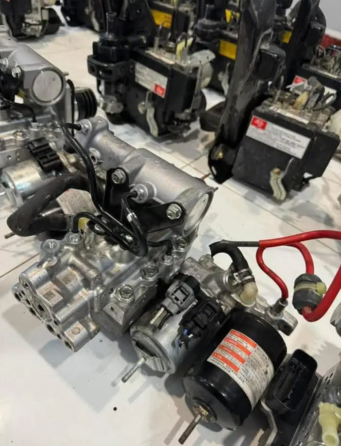 Cars Abs unit Aqua / Toyota Prius/axio/fielder/alpha / Abs /Vitz
                                                            alt=