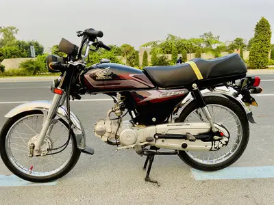 Black Honda CG 125
                                                            alt=