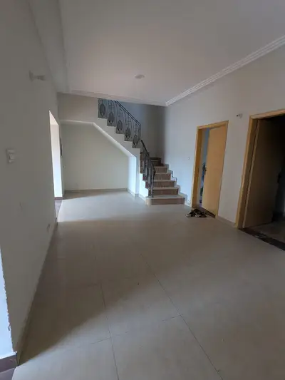 10 Marla House For Rent In Bahria Town Lahore.

                                                            alt=