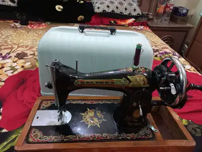New singer sewing machine slightly used
                                                            alt=