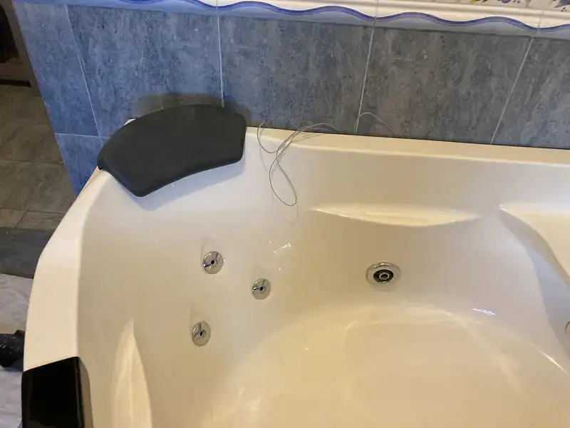 Bath Tubs // Jacuzzi Bath Tub
                                                            alt=