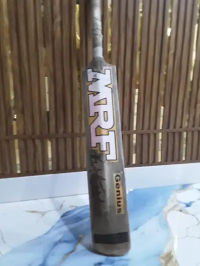 snooker cues / tennis ball o racket / shuttle / football / basketball

                                                            alt=