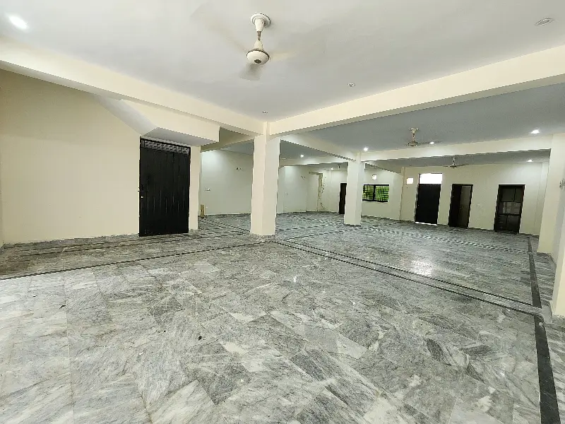 10 marla Commercial Ground floor

                                                            alt=