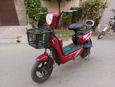 YJ Future Skooty – 10/10 Condition | Battery OK | Like New

                                                            alt=