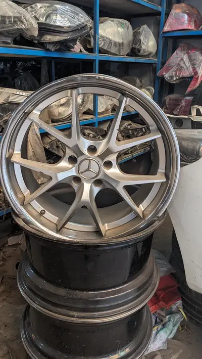 8.5j 18 inch rims tires are slightly used orignal pirelli Tyre 245/45

                                                            alt=