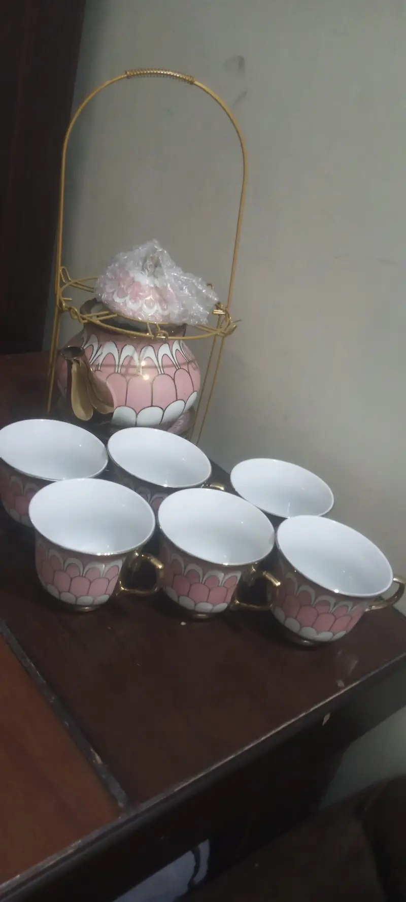 Tea kettle
                                                            alt=