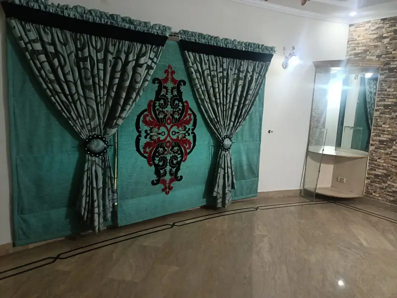 One Kanal Slightly Used House For Sale at Prime Location Of DHA Lahore Near To Park Masjid & Commercial Market.
                                                            alt=