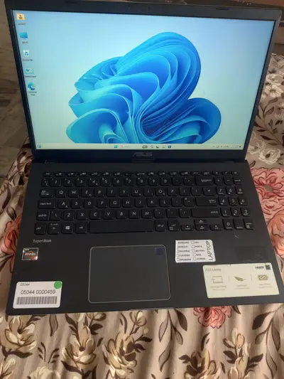 Macbook Pro 15" Ratina ( Mid 2015)- Core I7 2.8 Ghz| 16 Gb RAM

                                                            alt=