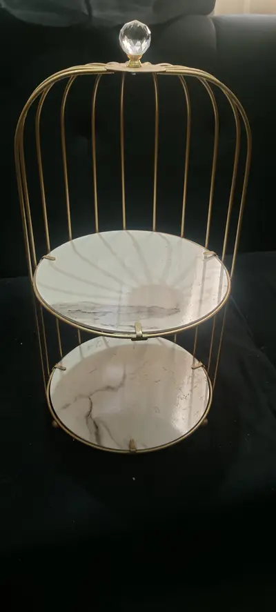 curtains. (3 piece set hai)

                                                            alt=