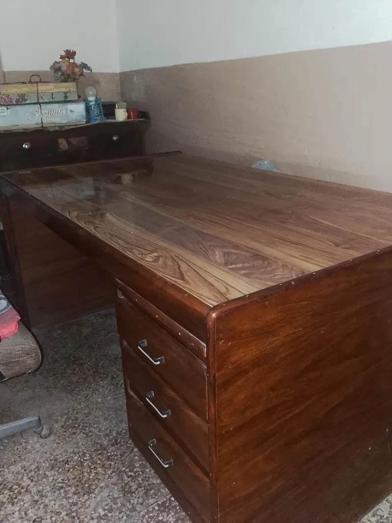 Office Table for sale

                                                            alt=