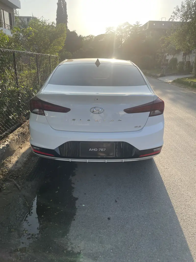 Hyundai Elantra GLS 2.0 2022

                                                            alt=